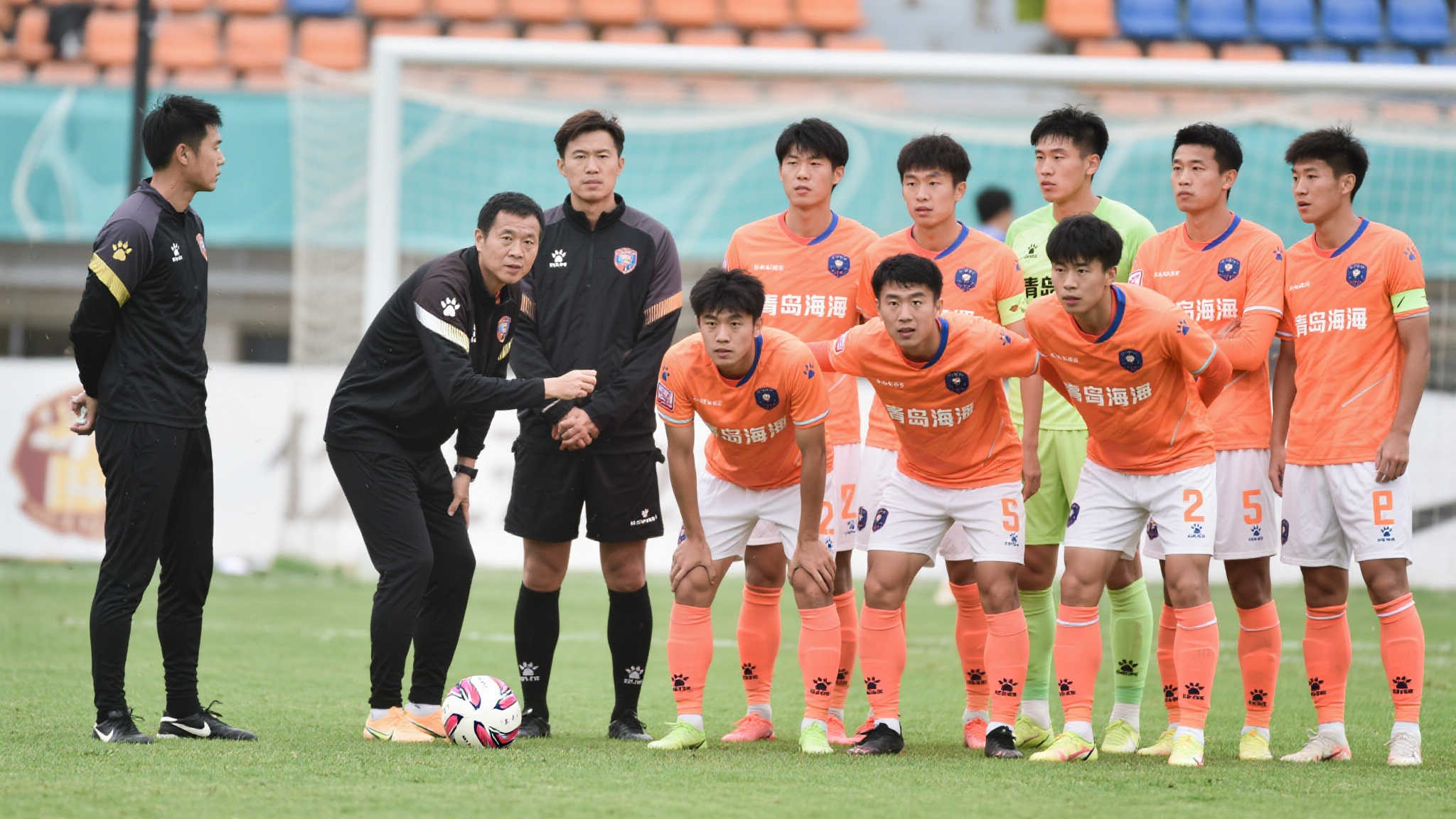 在竞争激烈且变数多端的联赛环境里，坚持使用熟悉战术